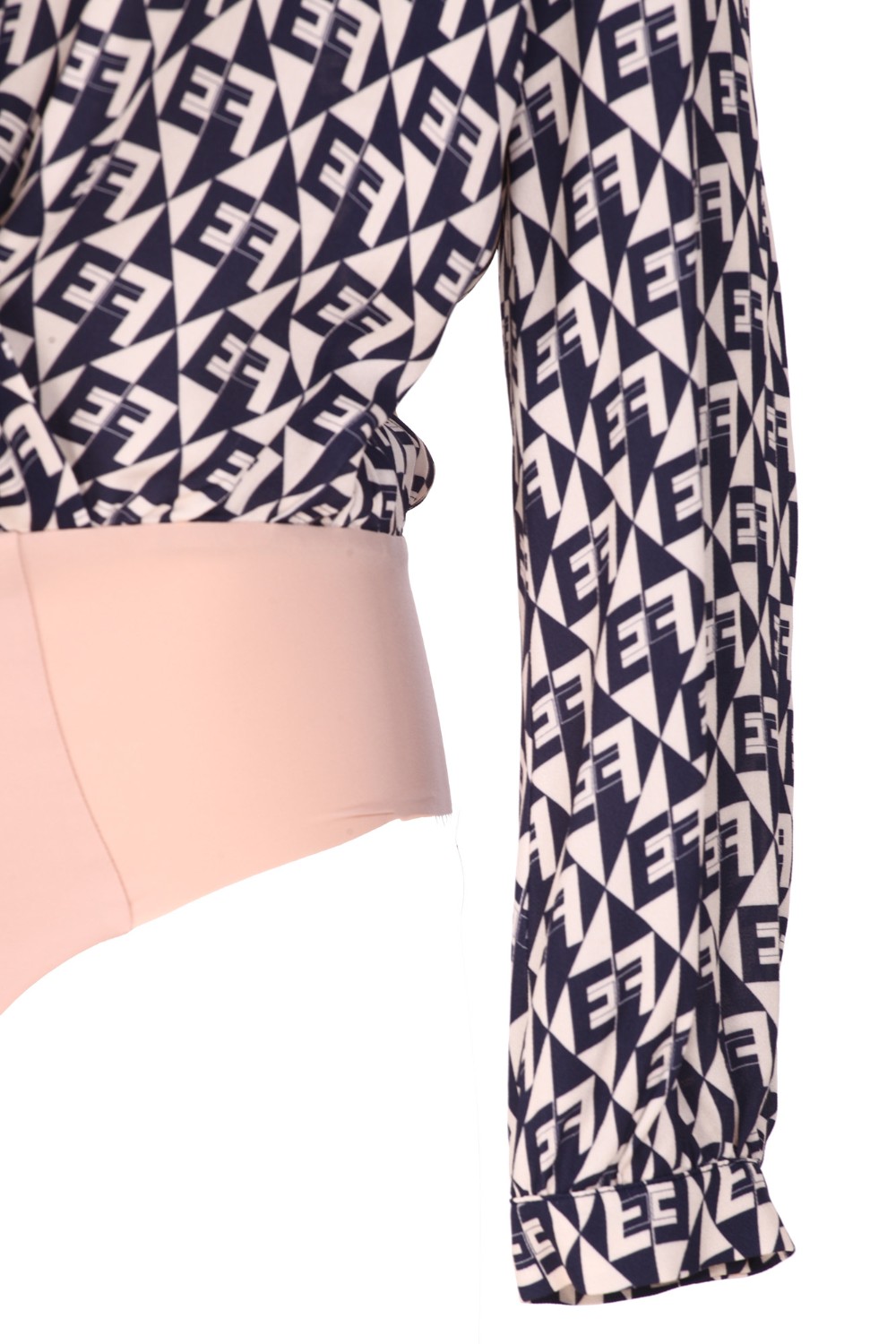 shop ELISABETTA FRANCHI Saldi Body: Elisabetta Franchi camicia body incrociata con stampa rombi.
Camicia a body in georgette di viscosa.
Doppio colletto incrociato sul davanti  che crea una profonda scollatura.
Maniche lunghe arricciate e ampie al fondo che terminano in piccoli polsi chiusi da bottoni metallici oro logo EF.
Composizione: 100% viscosa.
Made in Italy.. CB00126E2-AT4 number 2585191